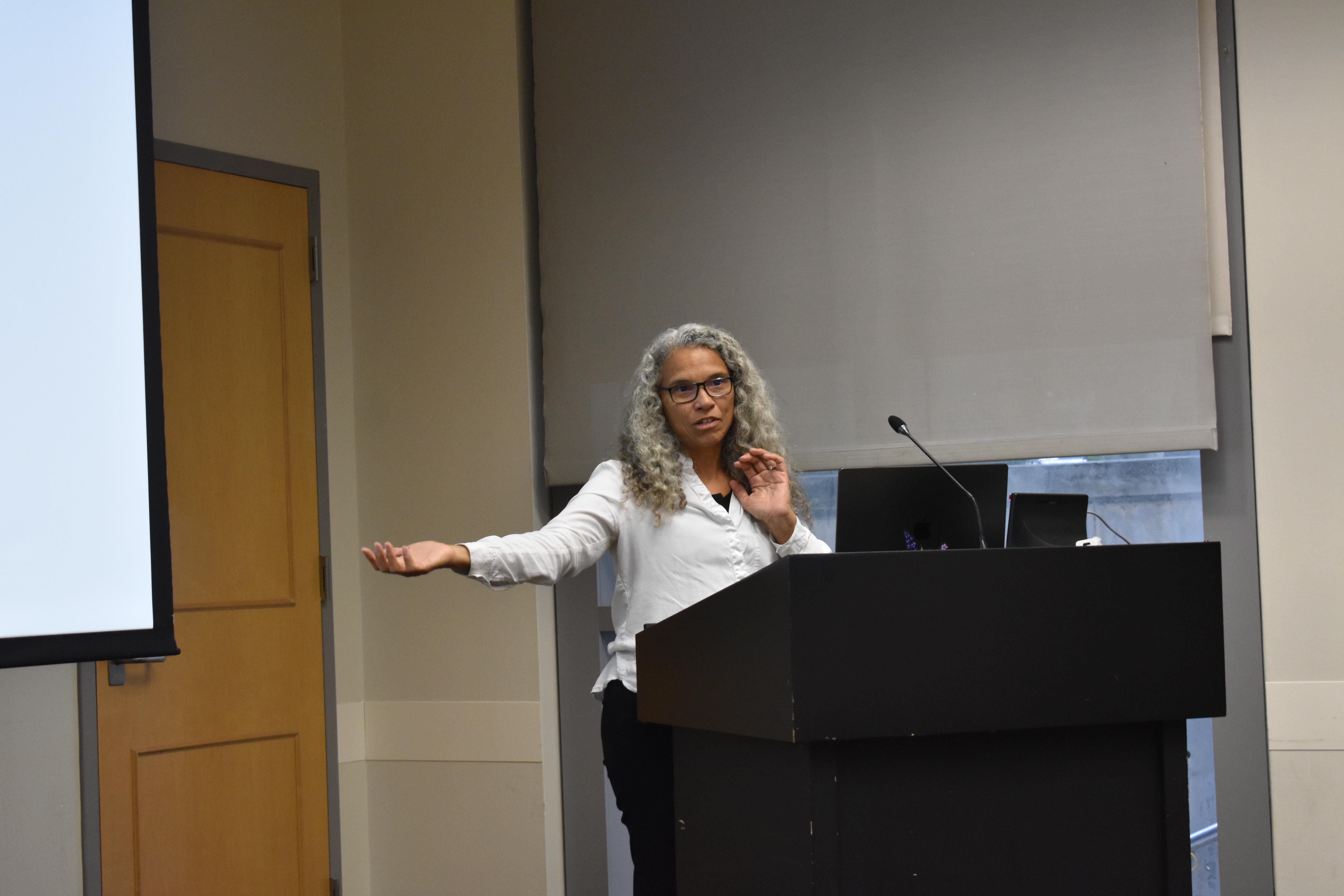 Dr. Gina Poe presenting at BRAINWAVE workshop